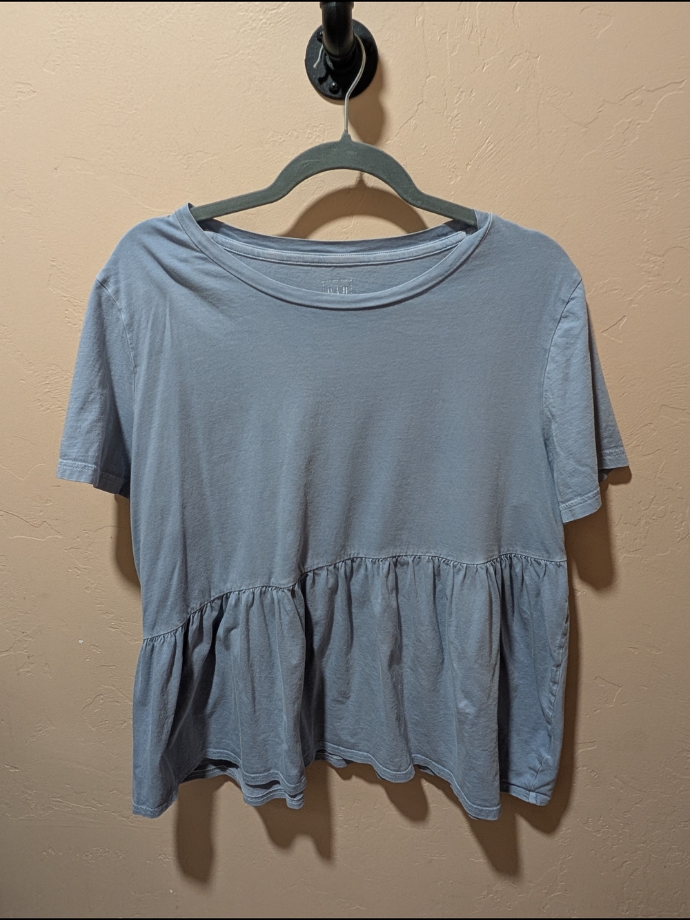 Woman's GAP Short Sleeve Ruffle-Hem Peplum Asymmetrical Tee Large Dusty Blue